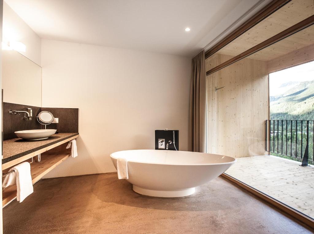Hotel Arnica Scuol - Adults Only Eksteriør bilde